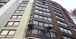 Установка крыши на балкон Алейск цена от 1058 руб. м/2.